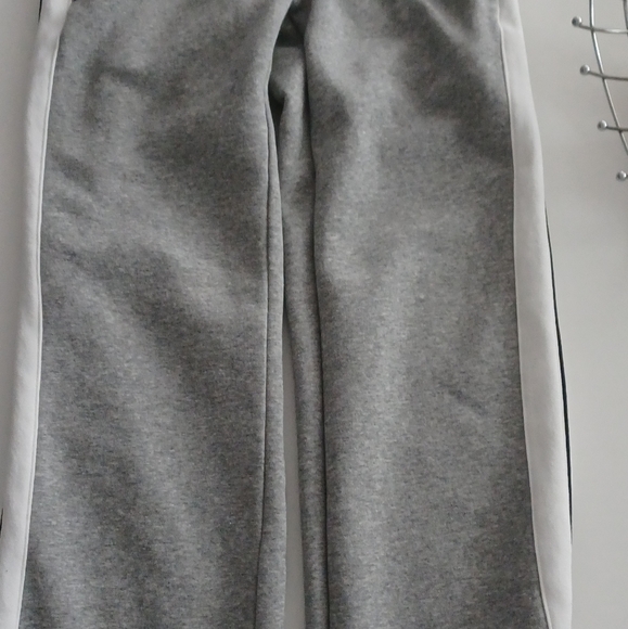 Boys grey sweat pants - Picture 1 of 2